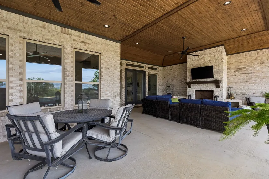 1025 High Point Street Weatherford TX 76087