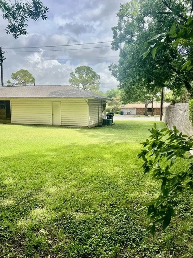 1326 E Sherman Drive Denton TX 76209