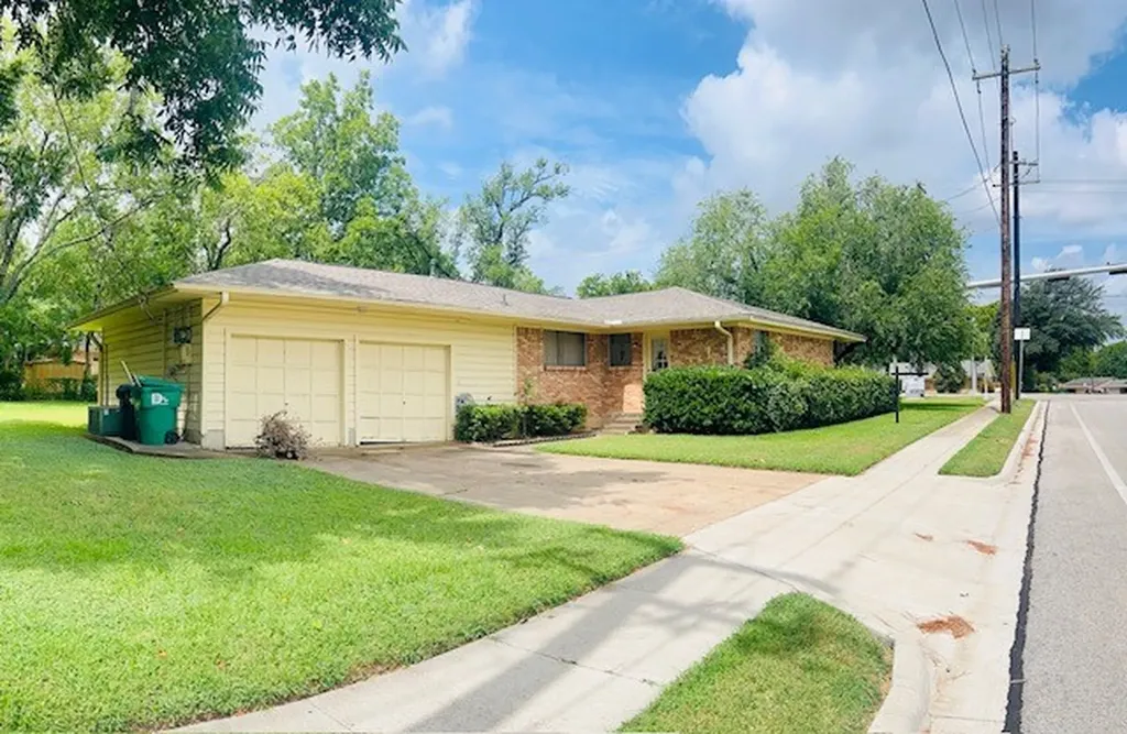 1326 E Sherman Drive Denton TX 76209