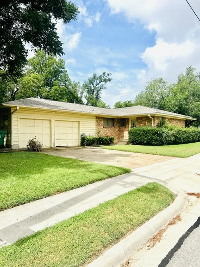 1326 E Sherman Drive Denton TX 76209