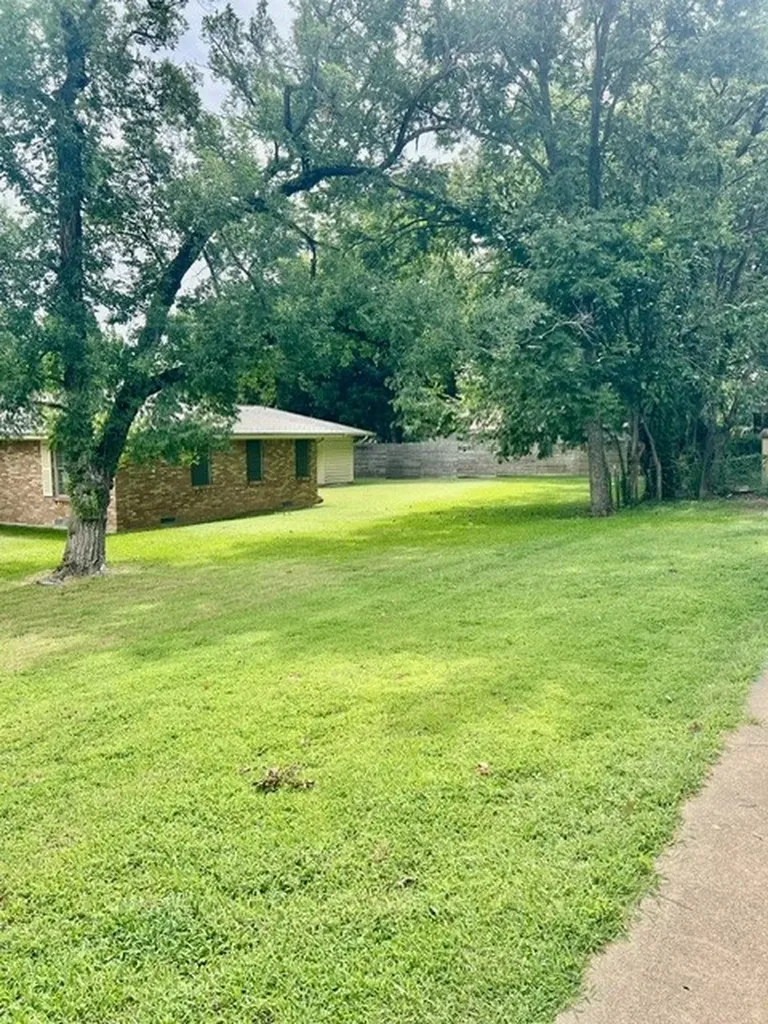 1326 E Sherman Drive Denton TX 76209