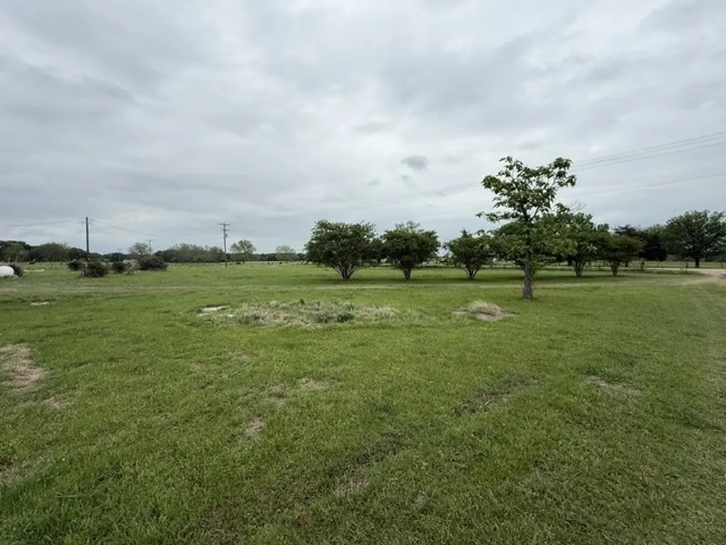 4913 N Fm 1752 Savoy TX 75479