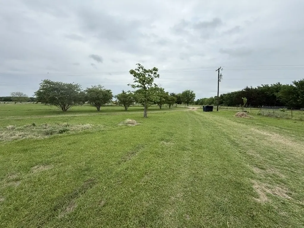 4913 N Fm 1752 Savoy TX 75479