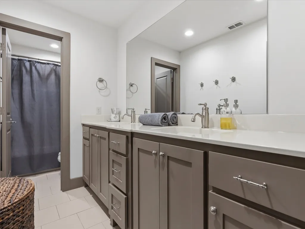 2965 Eric Lane Farmers Branch TX 75234