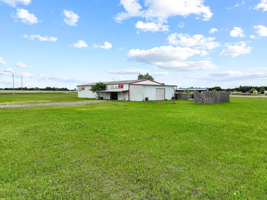 3301 S State Highway 121 Bonham TX 75418