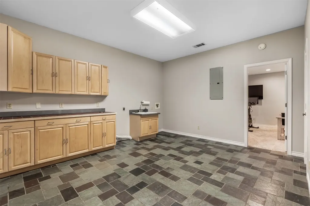 828 S Maurice Avenue Denison TX 75020