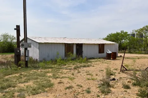 3408 Cr 312 Voss TX 76888