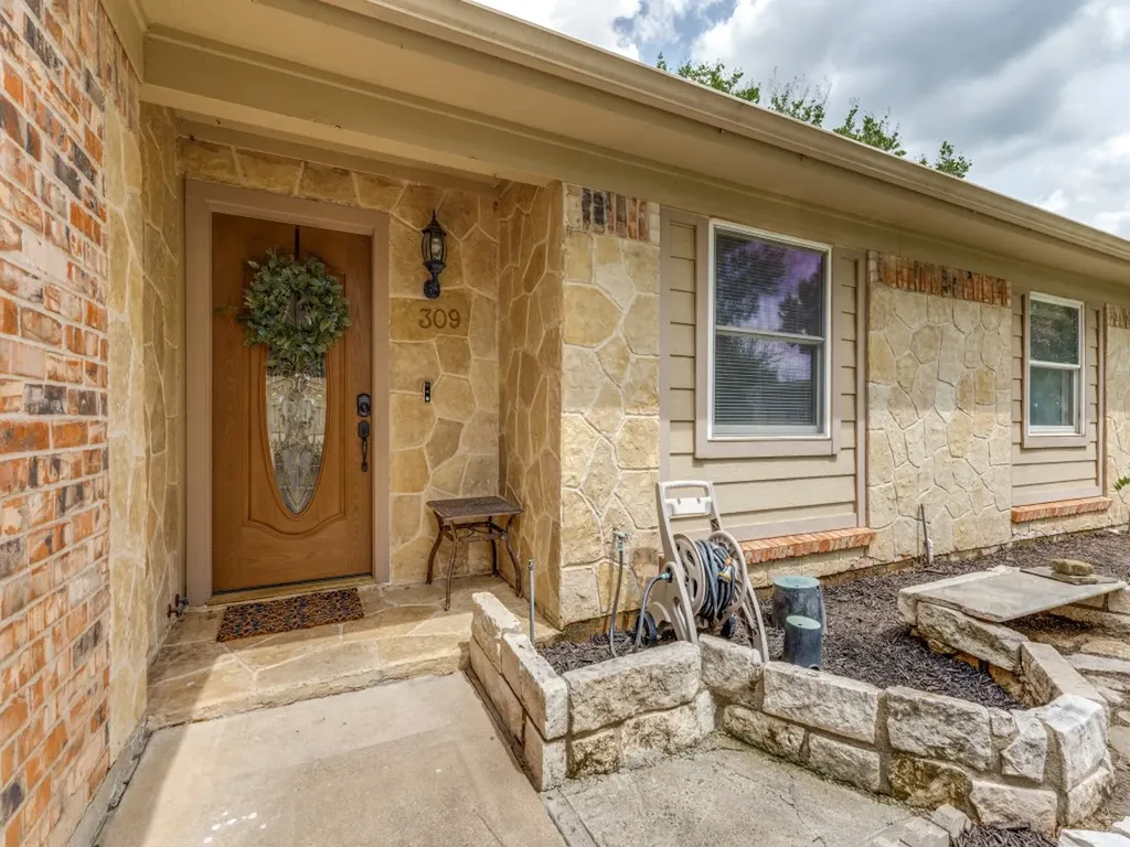 309 Georgetown Drive Everman TX 76140