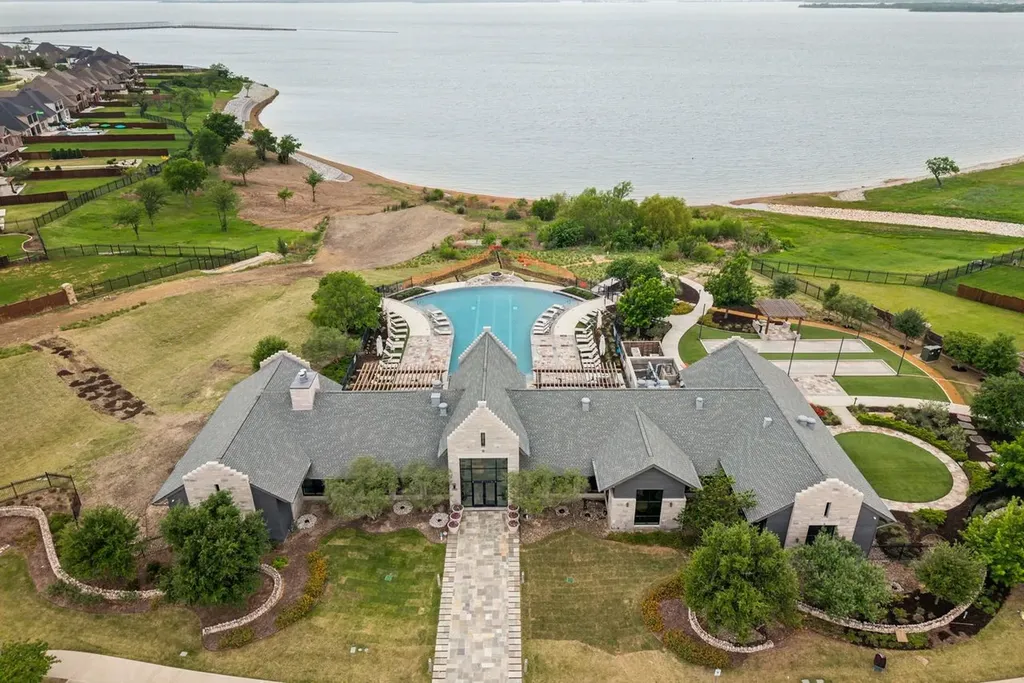 2700 Castlebridge The Colony TX 75056