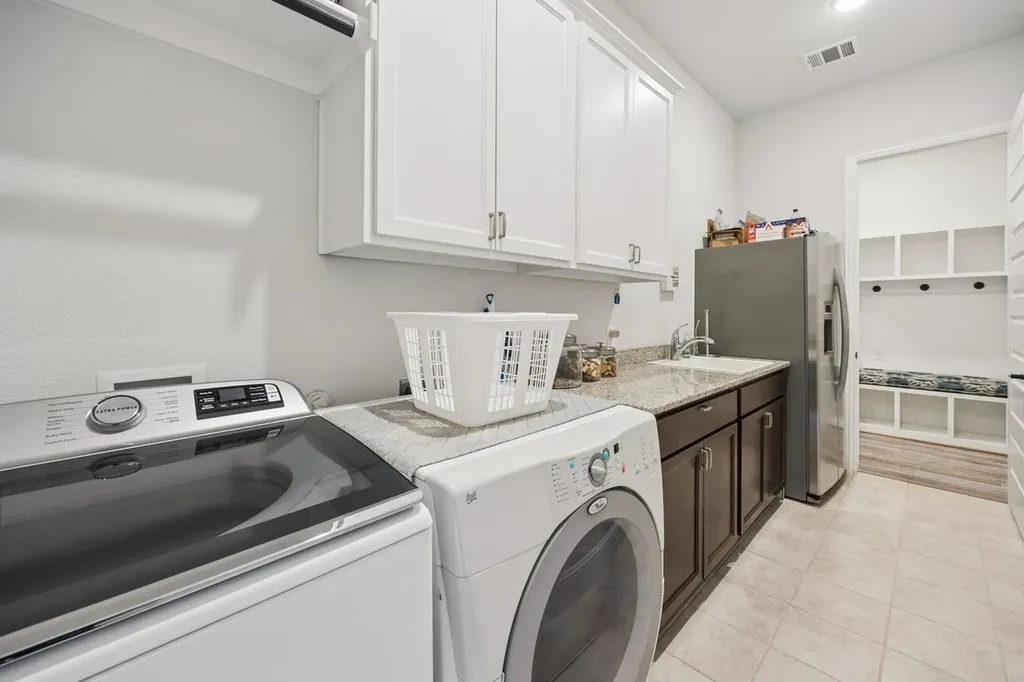 2700 Castlebridge The Colony TX 75056