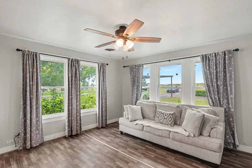 11015 State Highway 171 Covington TX 76636