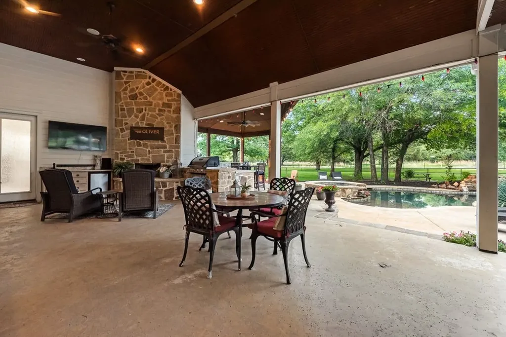 2880 County Road 249 Poetry TX 75160