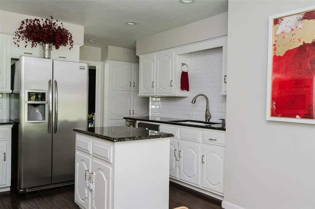 3257 Brookhaven Club Drive Farmers Branch TX 75234