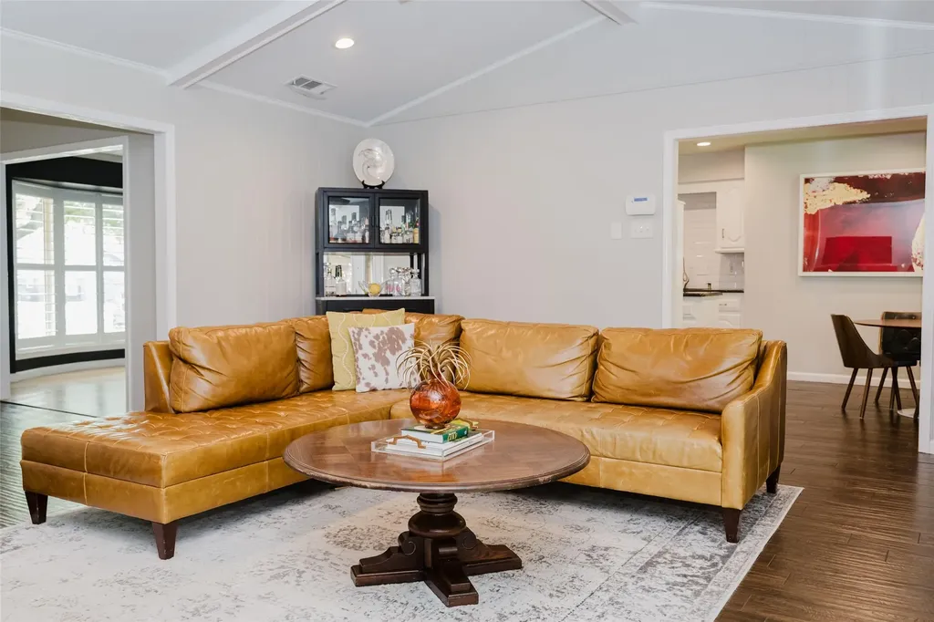3257 Brookhaven Club Drive Farmers Branch TX 75234