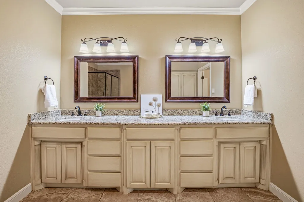 5711 Pebble Beach Drive Granbury TX 76049