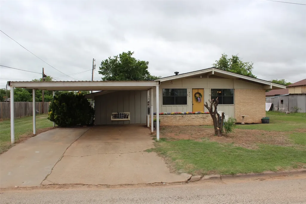 810 W Eden Street Munday TX 76371