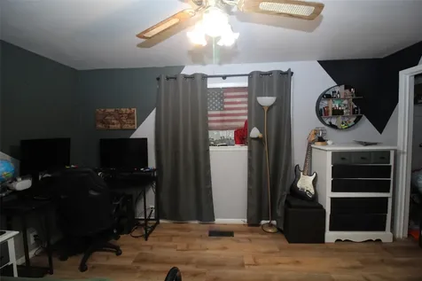 810 W Eden Street Munday TX 76371