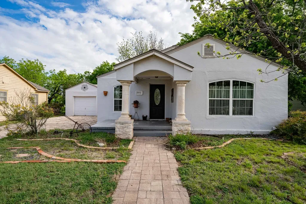 1004 N 7th Street Ballinger TX 76821