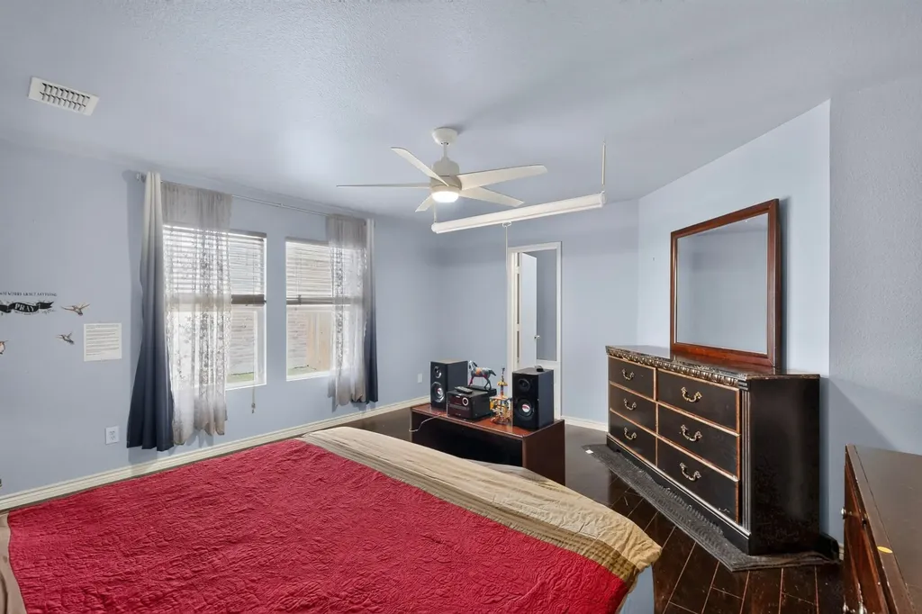 1333 Lauren Drive Burleson TX 76028