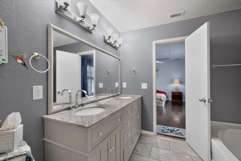 1333 Lauren Drive Burleson TX 76028