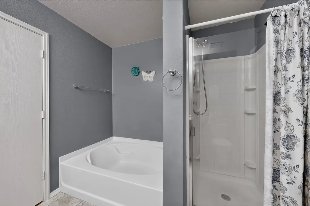1333 Lauren Drive Burleson TX 76028
