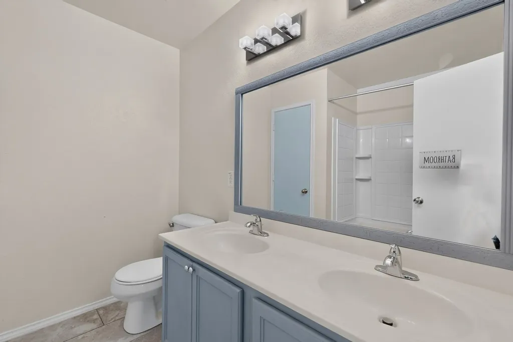1333 Lauren Drive Burleson TX 76028