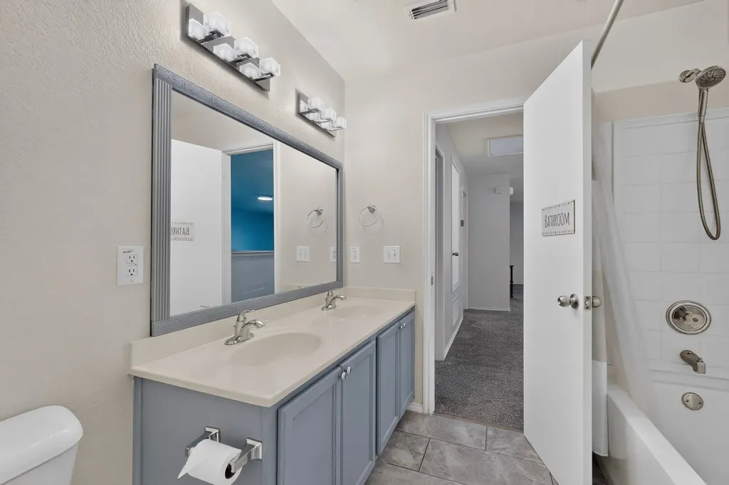 1333 Lauren Drive Burleson TX 76028