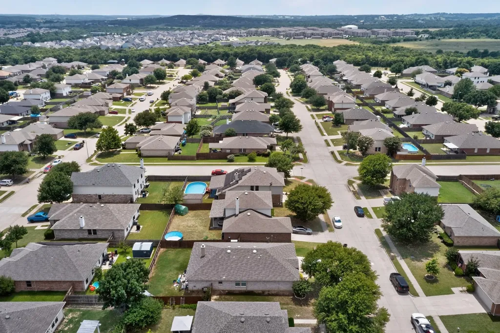 1333 Lauren Drive Burleson TX 76028