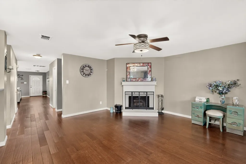 1333 Lauren Drive Burleson TX 76028