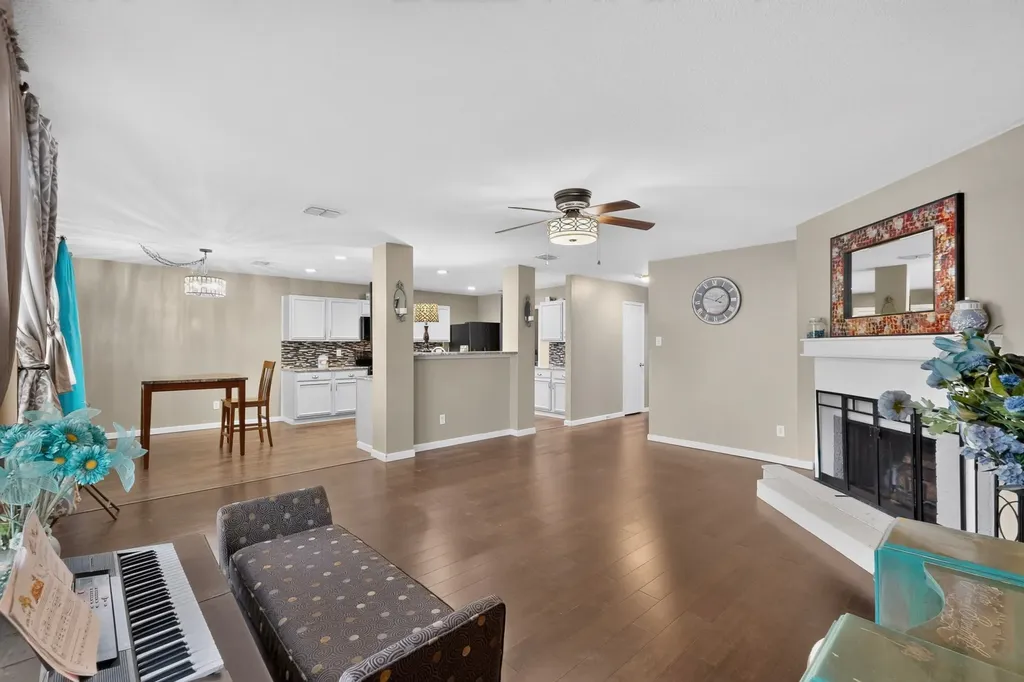 1333 Lauren Drive Burleson TX 76028