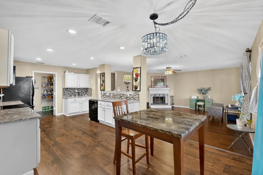 1333 Lauren Drive Burleson TX 76028