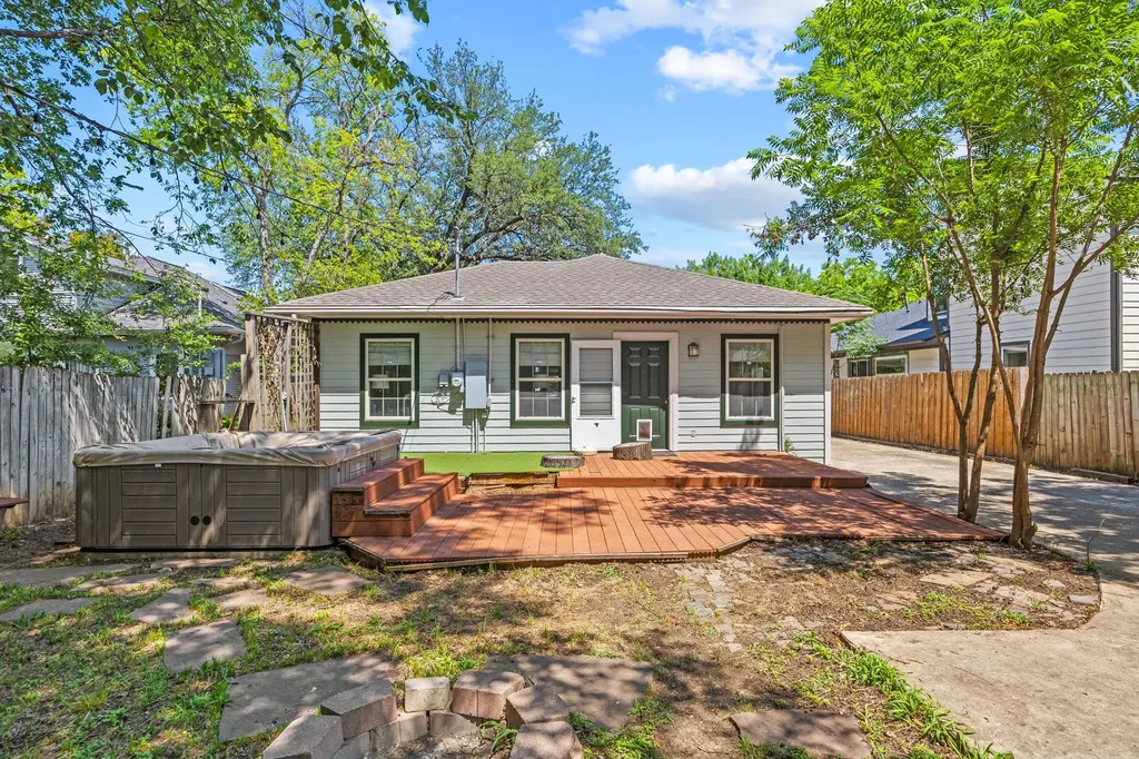 815 Turner Avenue Dallas TX 75208