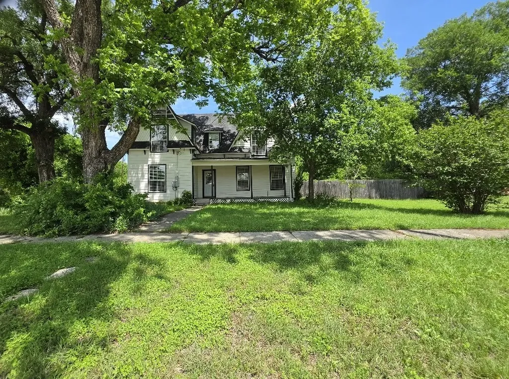 515 N Bosque Street Meridian TX 76665