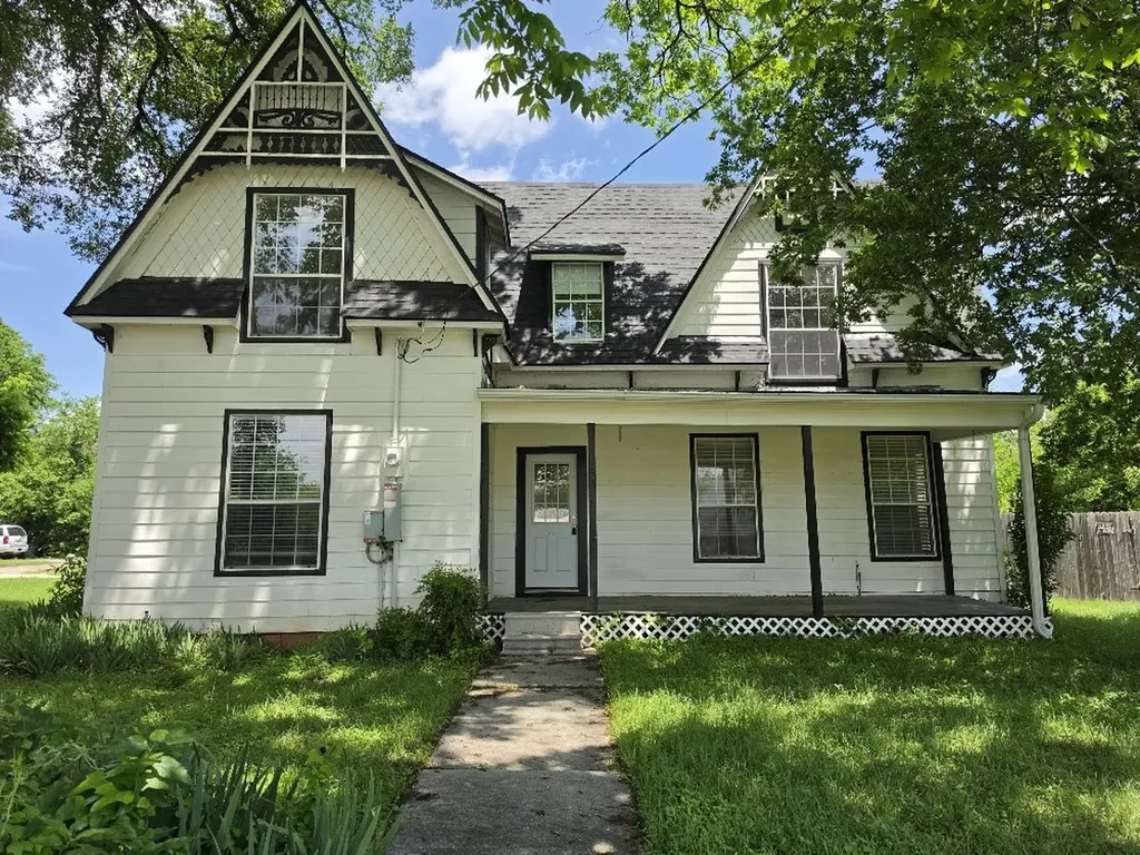 515 N Bosque Street Meridian TX 76665