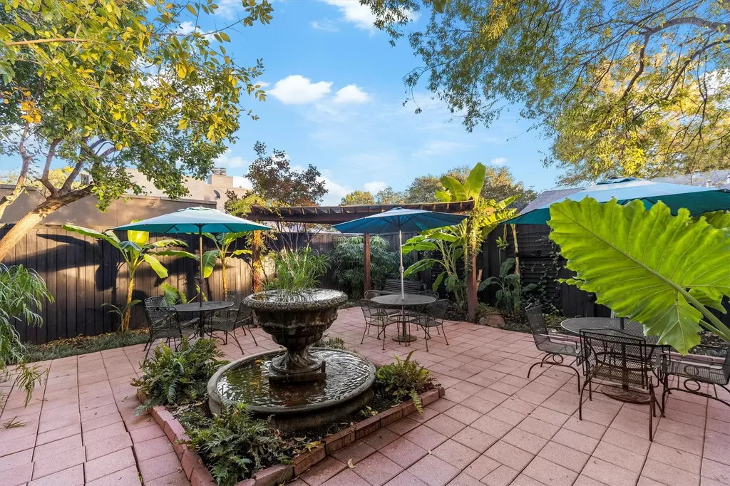 1432 Sylvan Avenue Dallas TX 75208