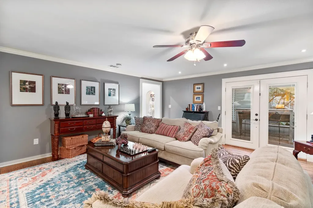 1432 Sylvan Avenue Dallas TX 75208