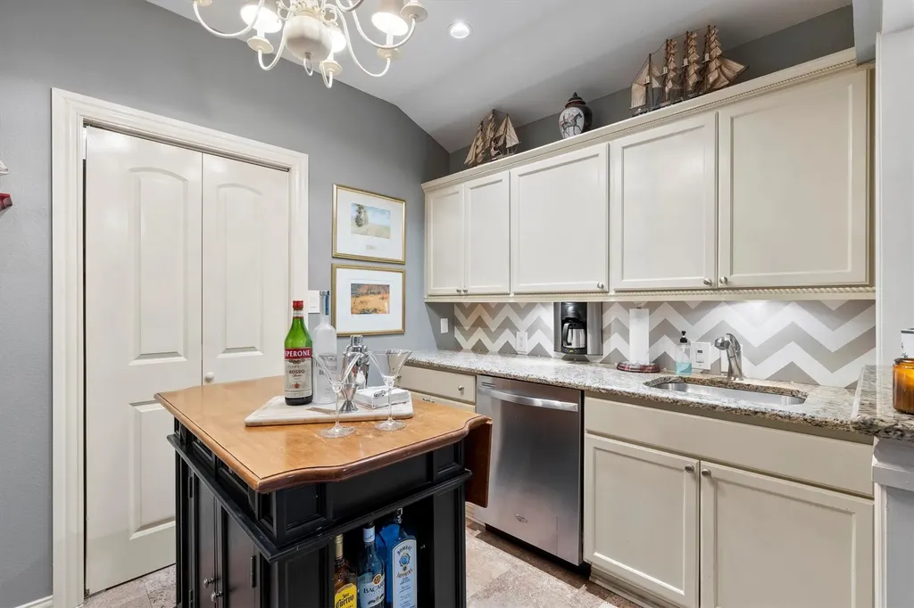 1432 Sylvan Avenue Dallas TX 75208