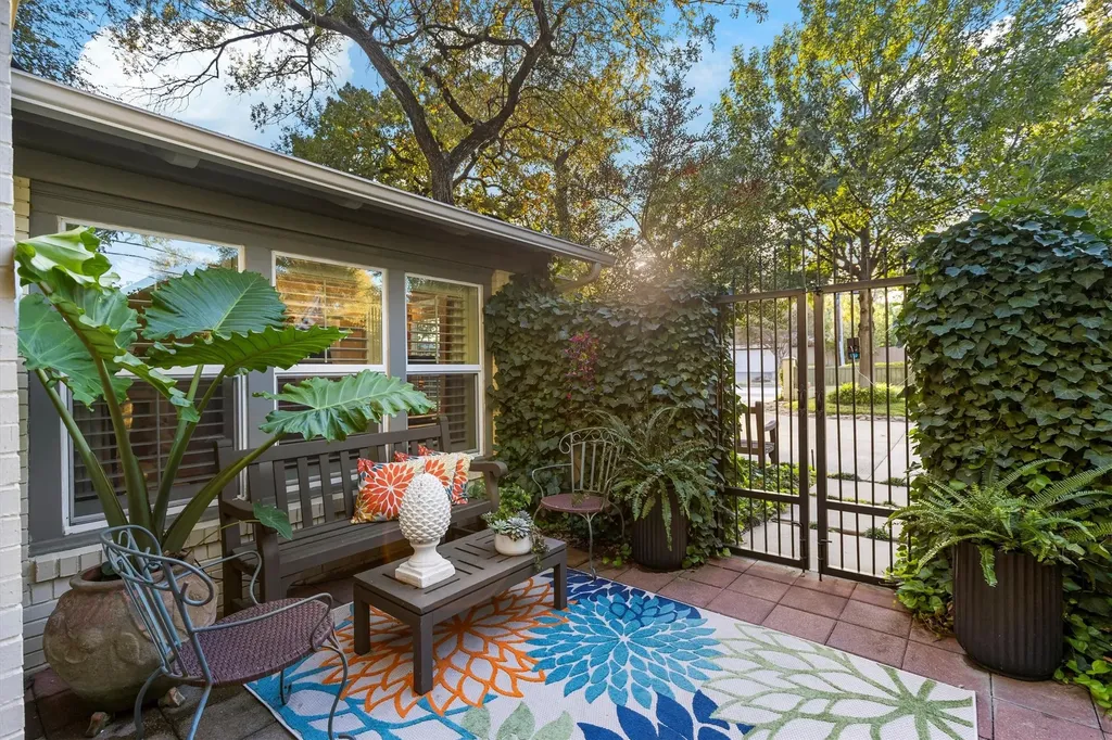 1432 Sylvan Avenue Dallas TX 75208