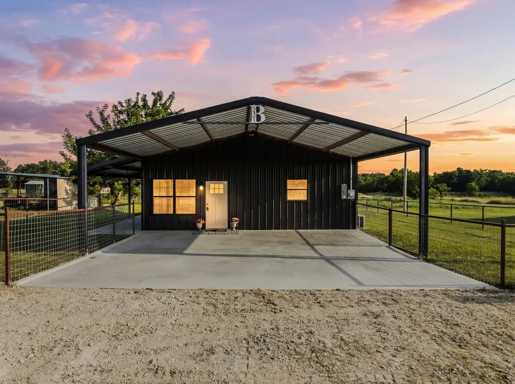 321 Avenue B Walnut Springs TX 76690