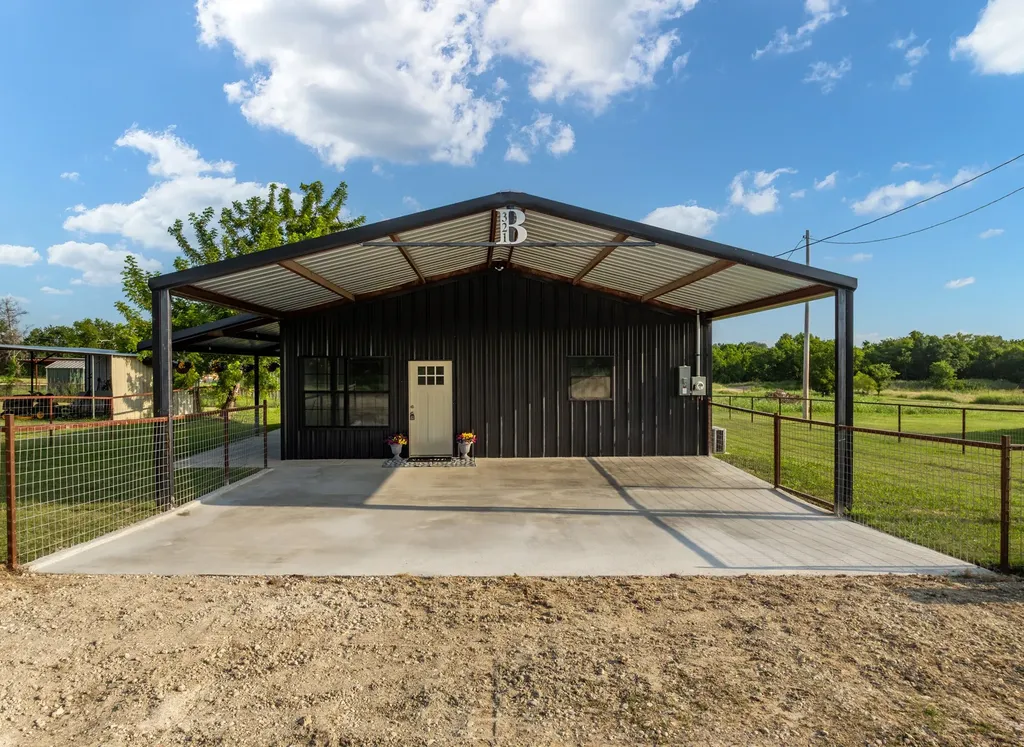 321 Avenue B Walnut Springs TX 76690