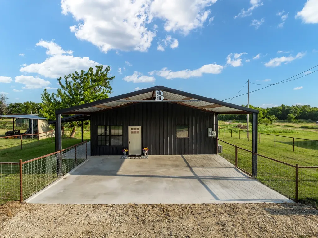 321 Avenue B Walnut Springs TX 76690