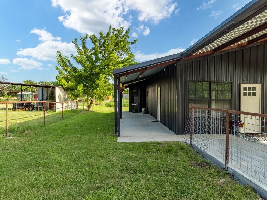 321 Avenue B Walnut Springs TX 76690