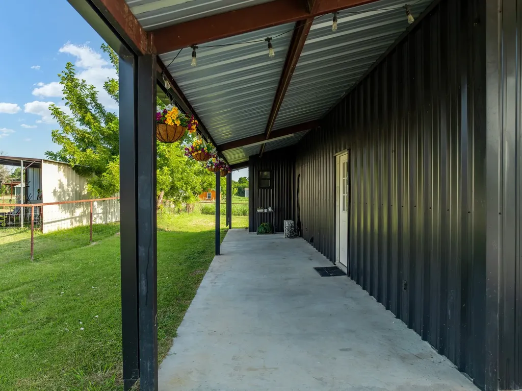 321 Avenue B Walnut Springs TX 76690