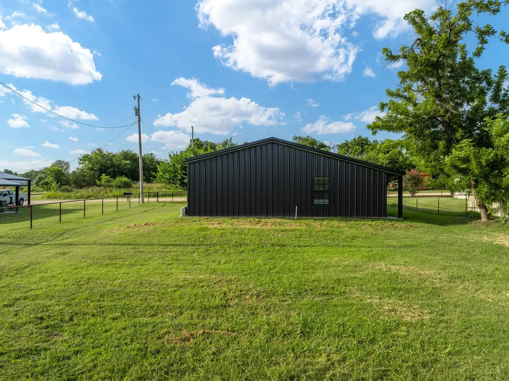 321 Avenue B Walnut Springs TX 76690