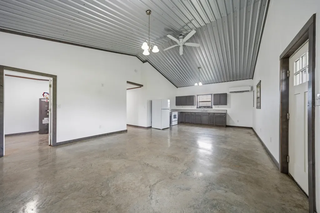 321 Avenue B Walnut Springs TX 76690
