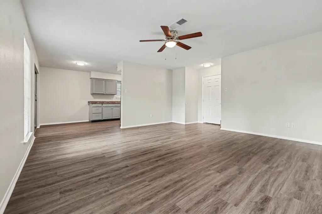 1321 N 7th Street Conroe TX 77301