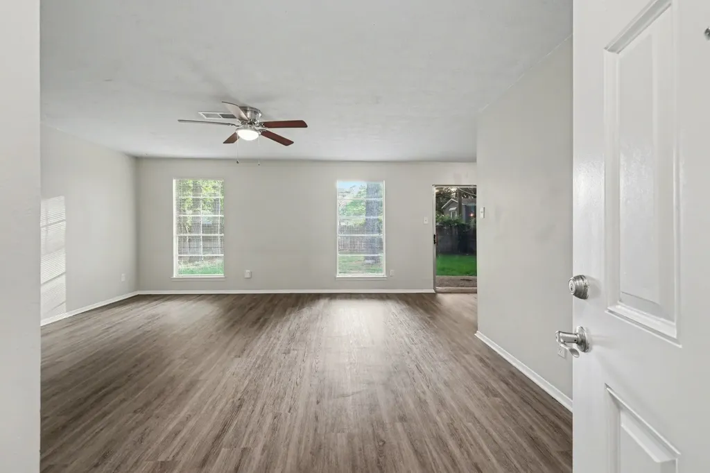 1321 N 7th Street Conroe TX 77301