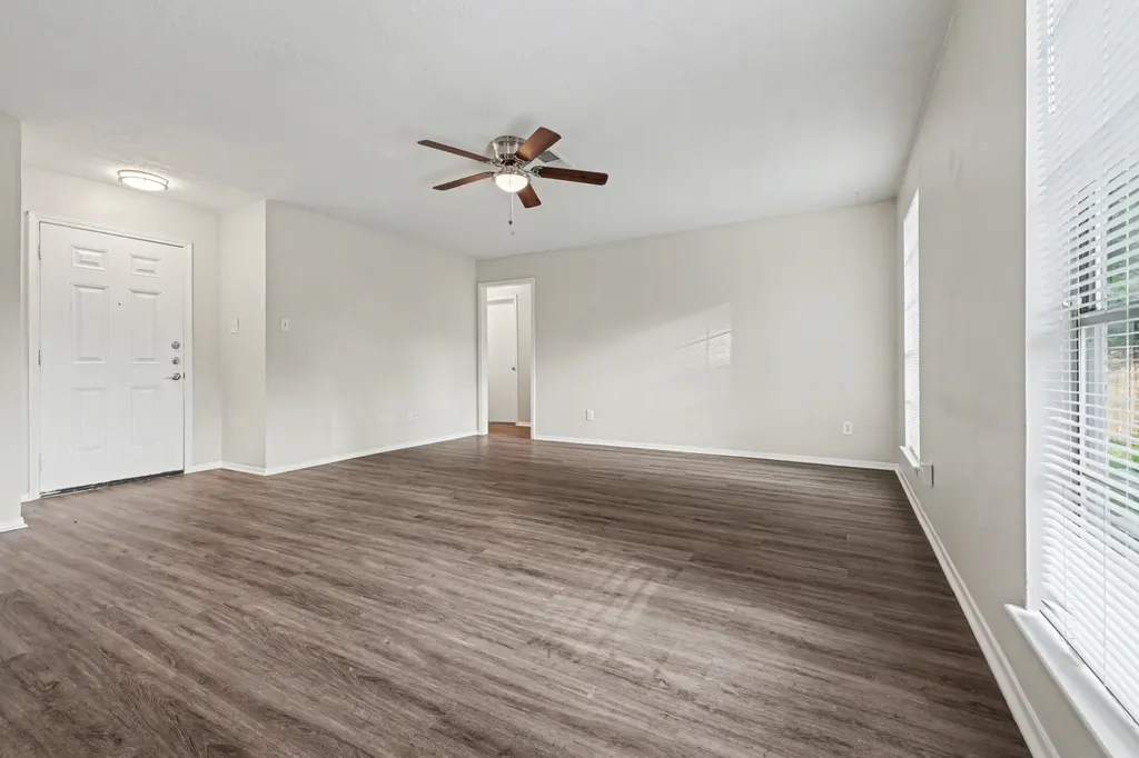 1321 N 7th Street Conroe TX 77301