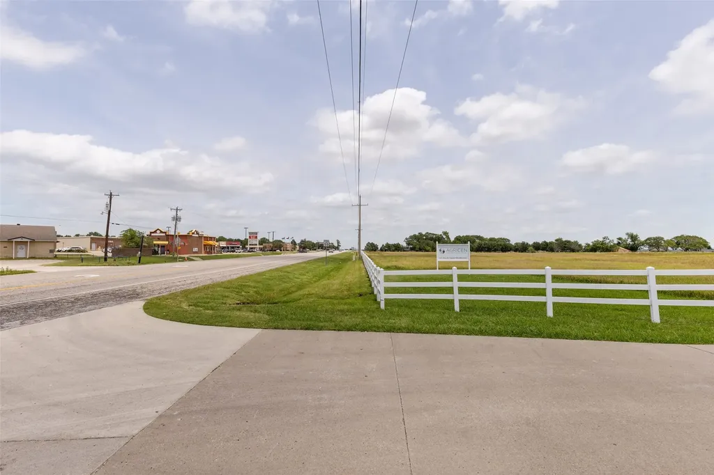 836 S Debbie Lane Pilot Point TX 76258