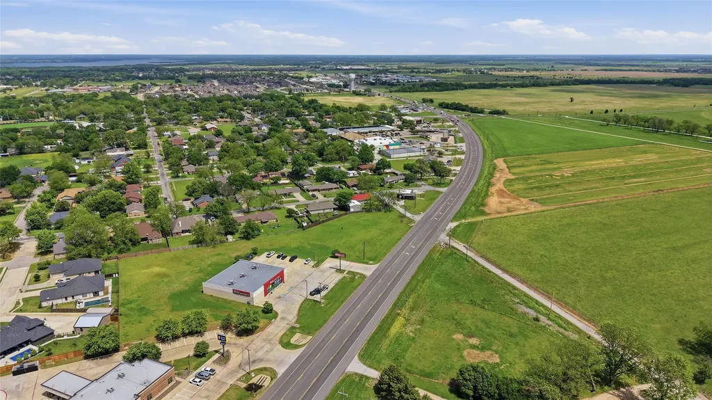 836 S Debbie Lane Pilot Point TX 76258